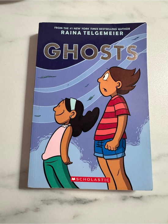 Scholastic Other - Ghosts Raina Telgemeier 2016 Scholastic Graphic Novel Paperback